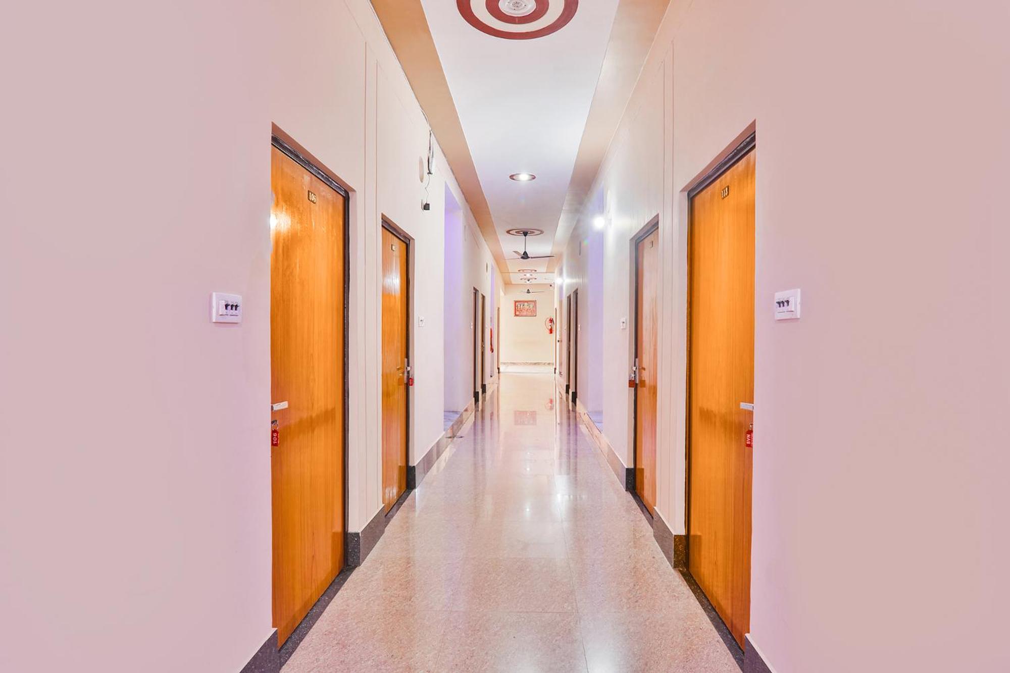 Fabhotel Shree Venkatesh Nileyam Ayodhya Exterior photo